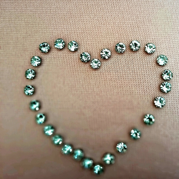 NEW💗open back  hoodie with rhinestone heart🩷!  All eyes will be on you🩷😉💋 - Picture 7 of 10